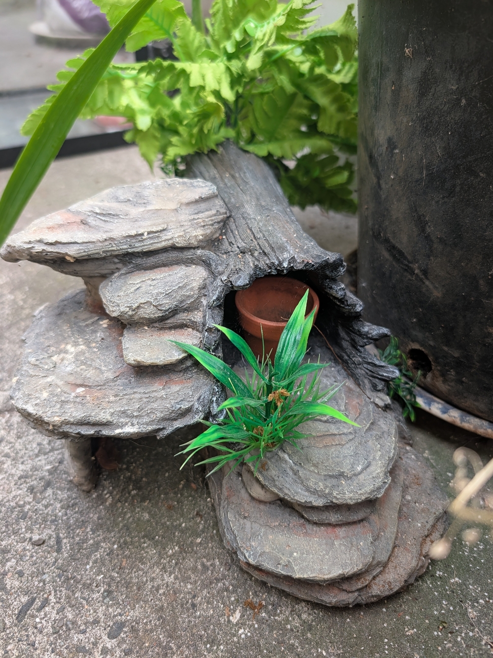 Reptile Terrarium Log Hideout with Green Plant Accent